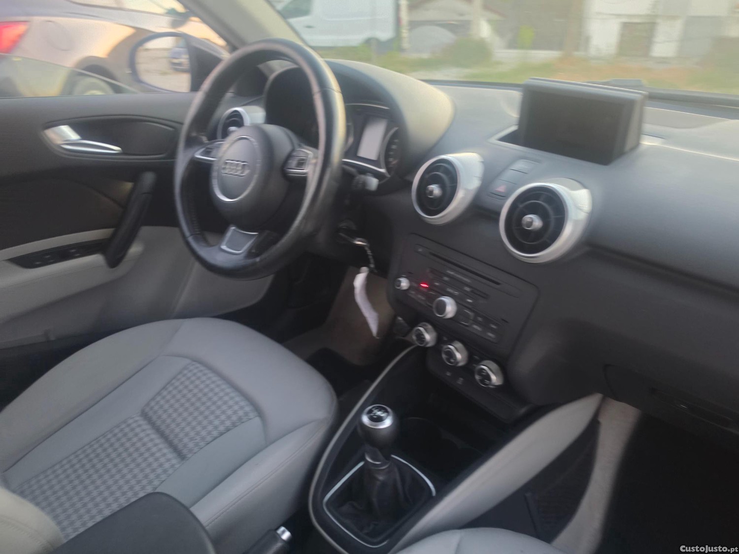 Audi A1 1.6 TDIS line5 portas muito novo — fotografia 4