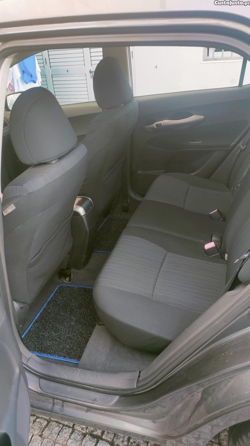Toyota Auris 1.4D — fotografia 3