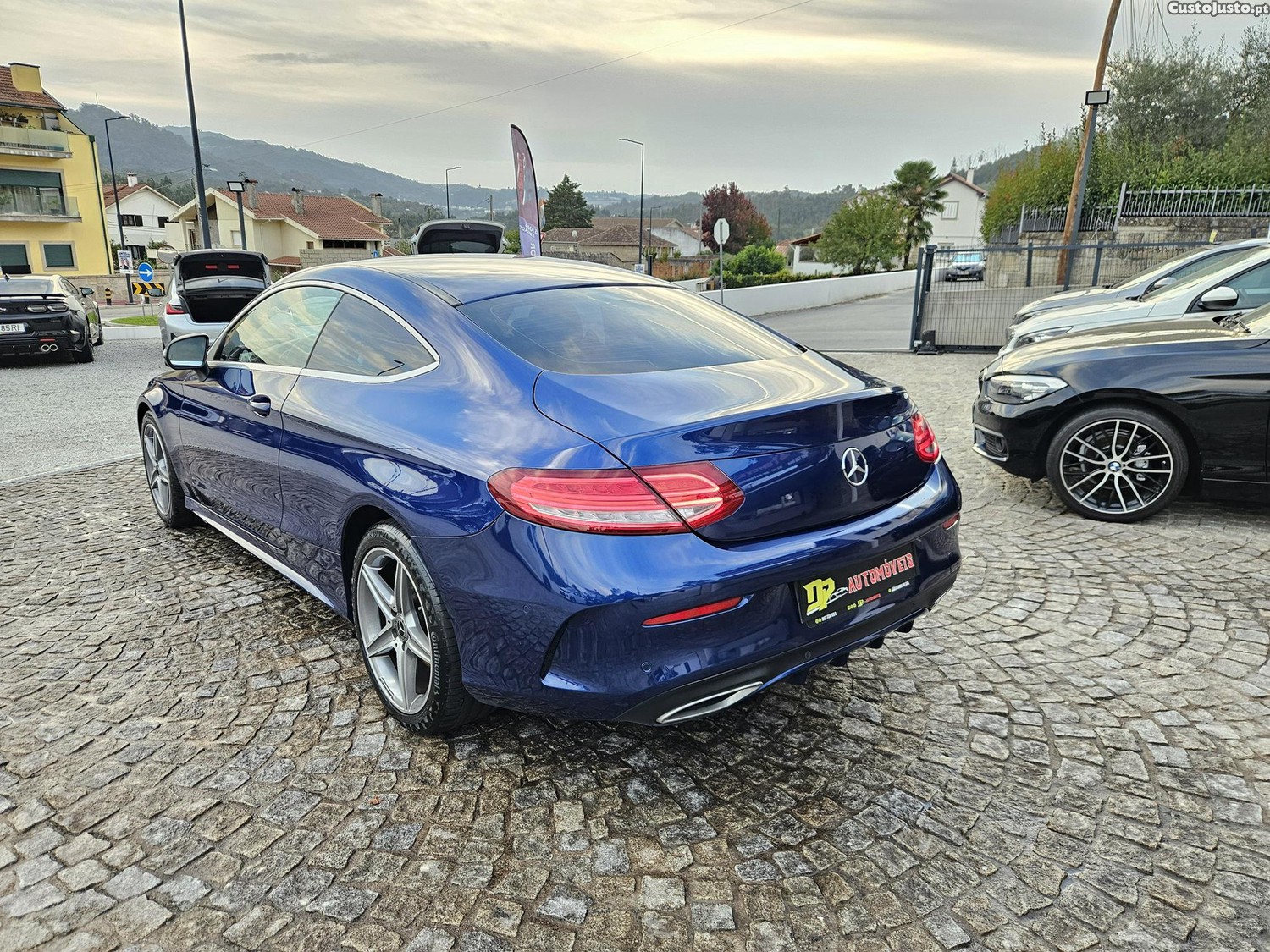 Mercedes-Benz C 220 D COUPÉ AMG LINE - 17 foto 3