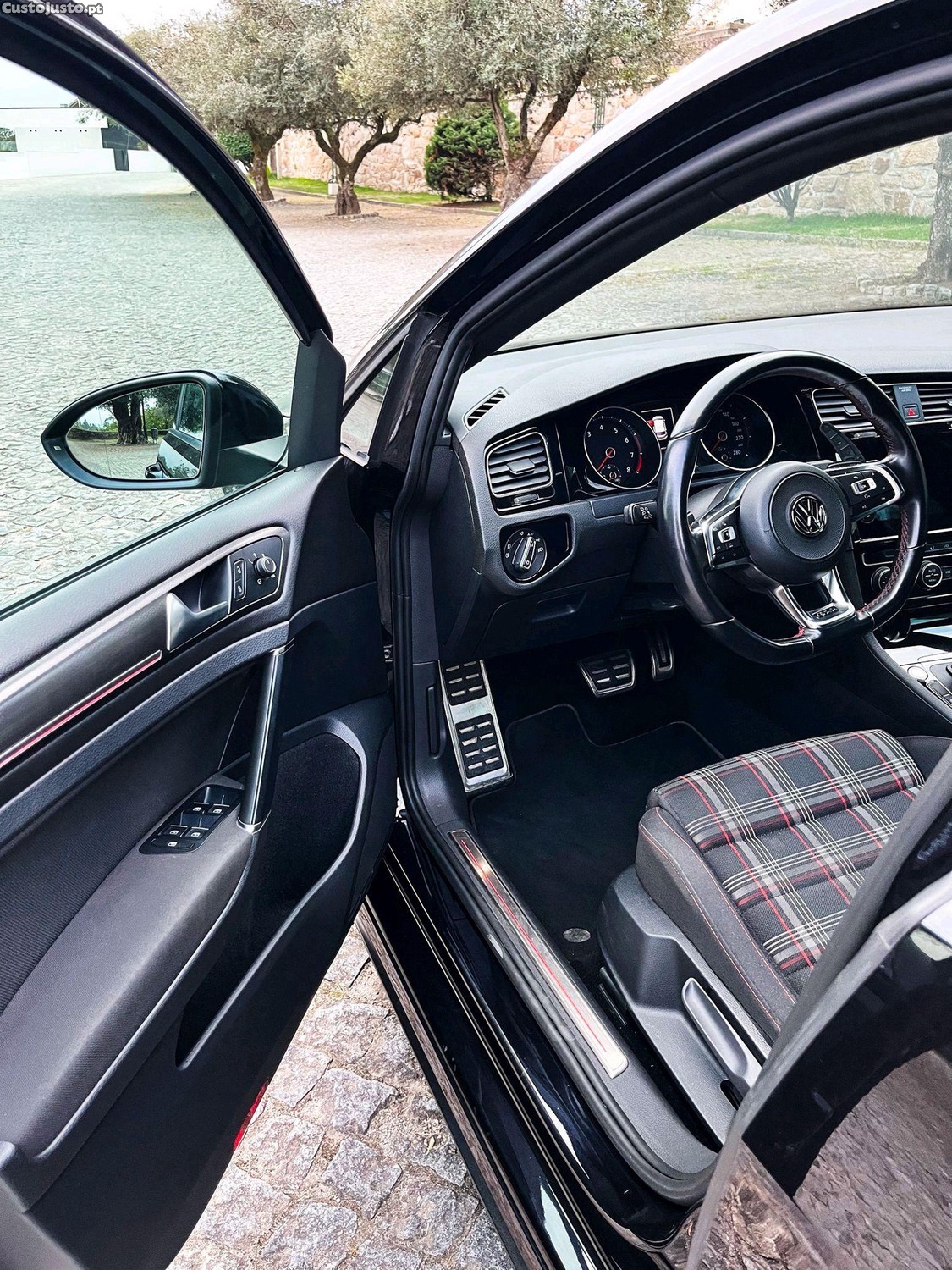 Volkswagen Golf 7.5 GTI — fotografia 8