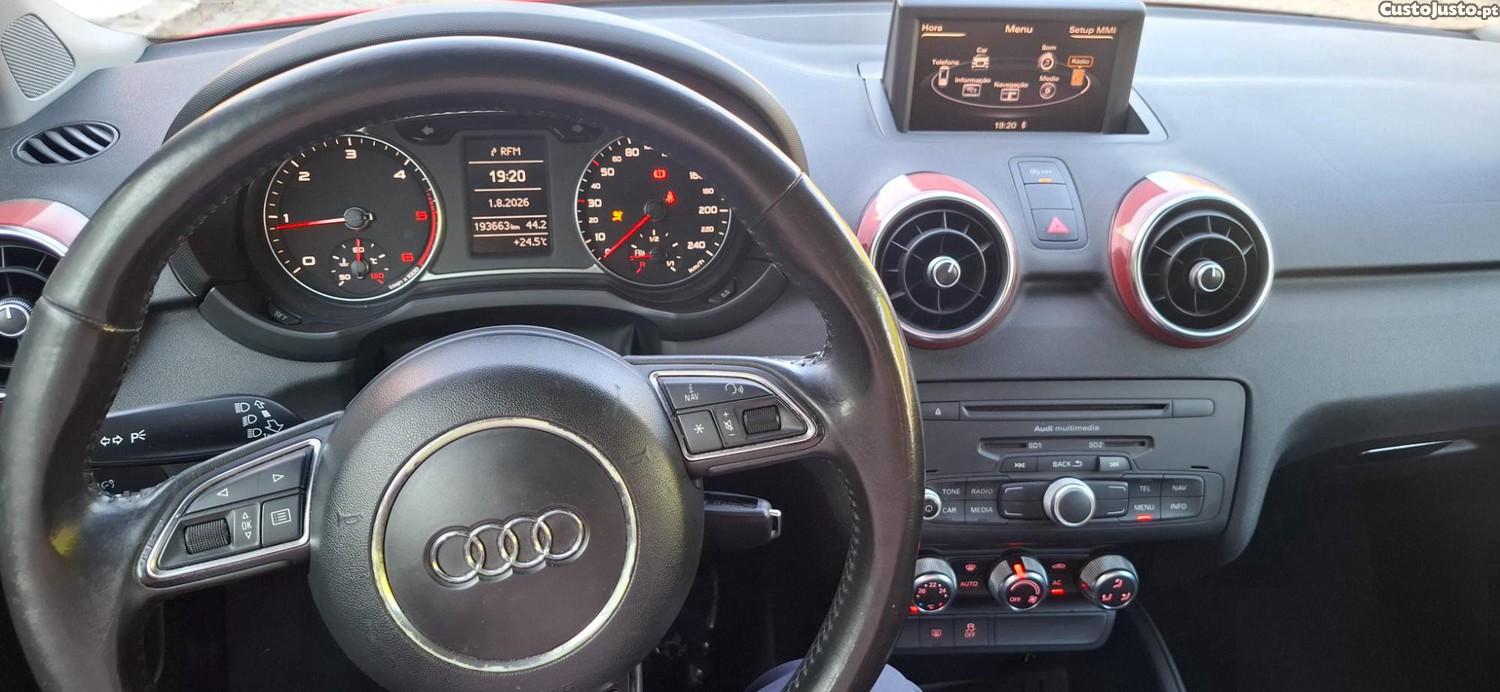 Audi A1 - 1.6 TDI 105CV AC CARREGADO — fotografia 7