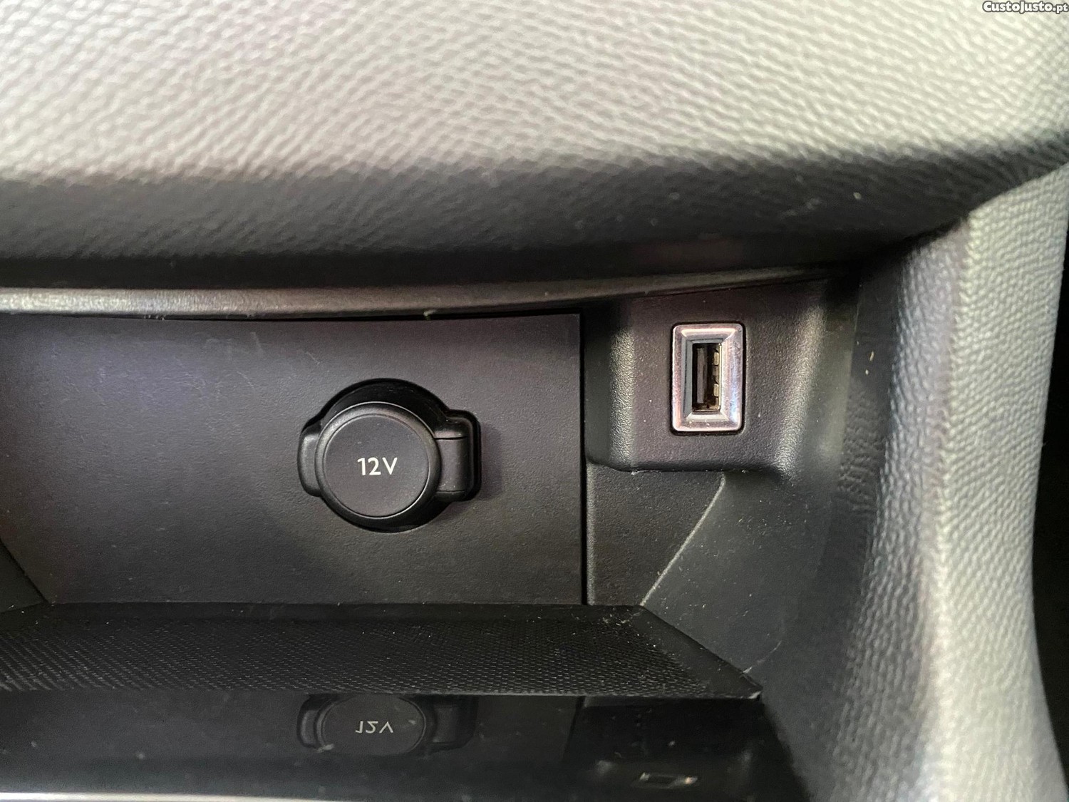 Peugeot 308 1.5 BlueHDi Style — fotografia 13