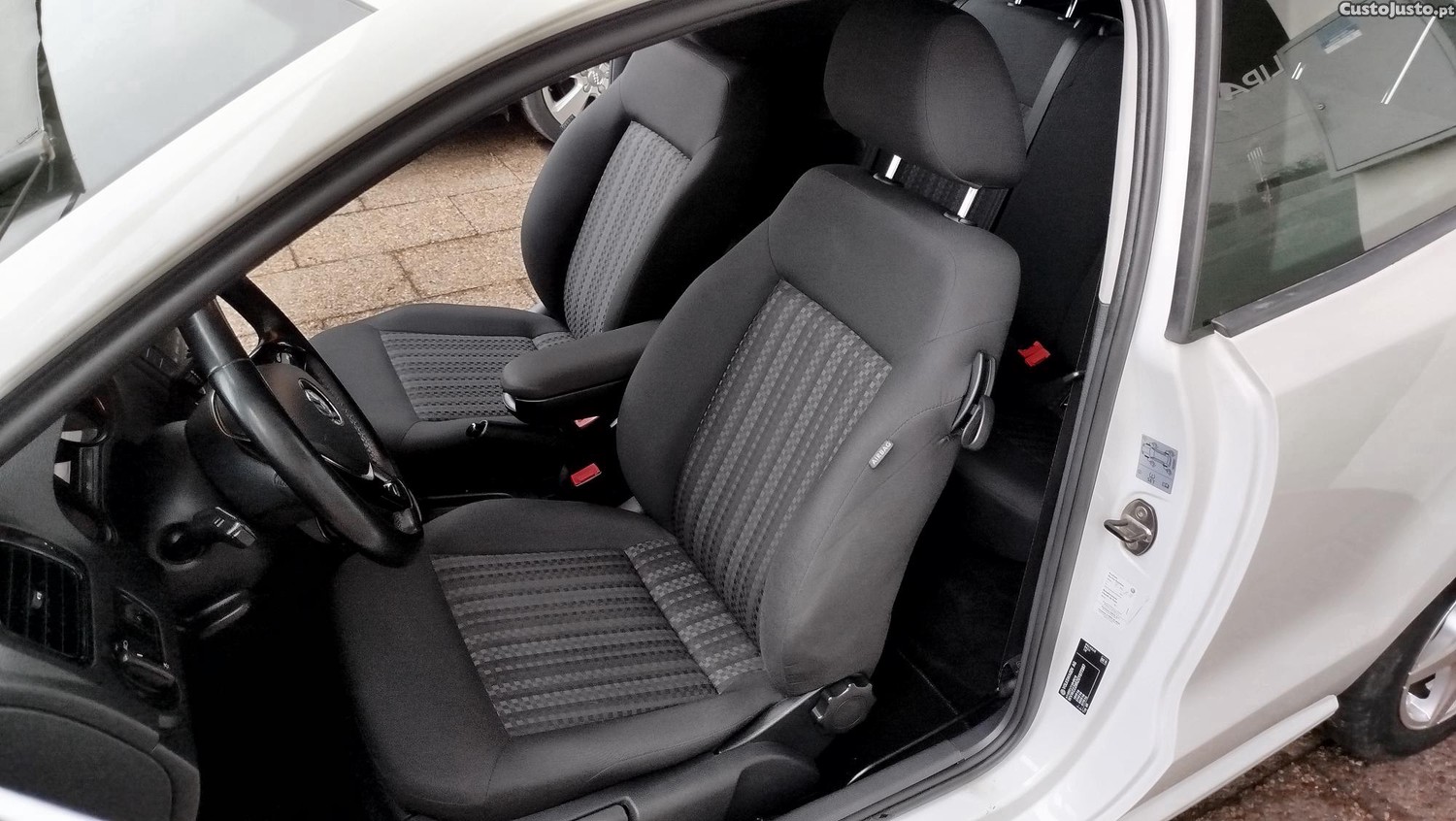 Volkswagen Polo 1.4 TDi Comfortline — fotografia 11