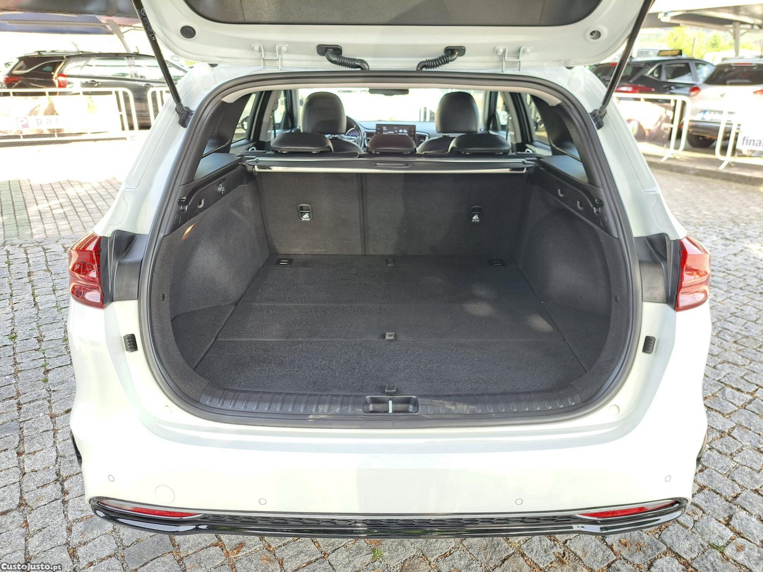Kia Ceed SW 1.6 CRDI MHEV Drive + SRF — fotografia 8