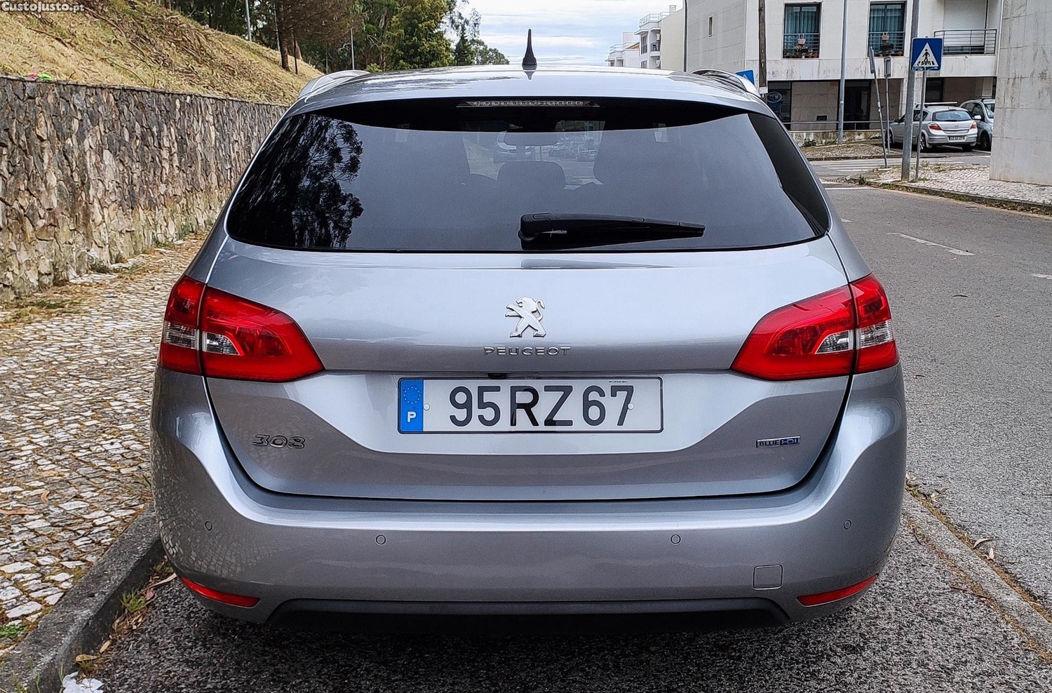 Peugeot 308 SW 1.6 BlueHDi Allure Nacional — fotografia 3