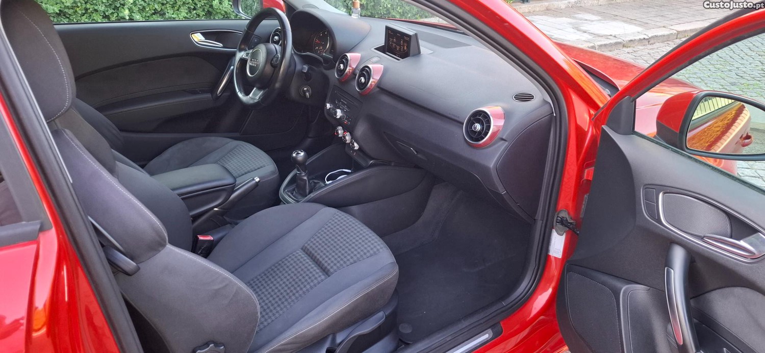 Audi A1 - 1.6 TDI 105CV AC CARREGADO — fotografia 6