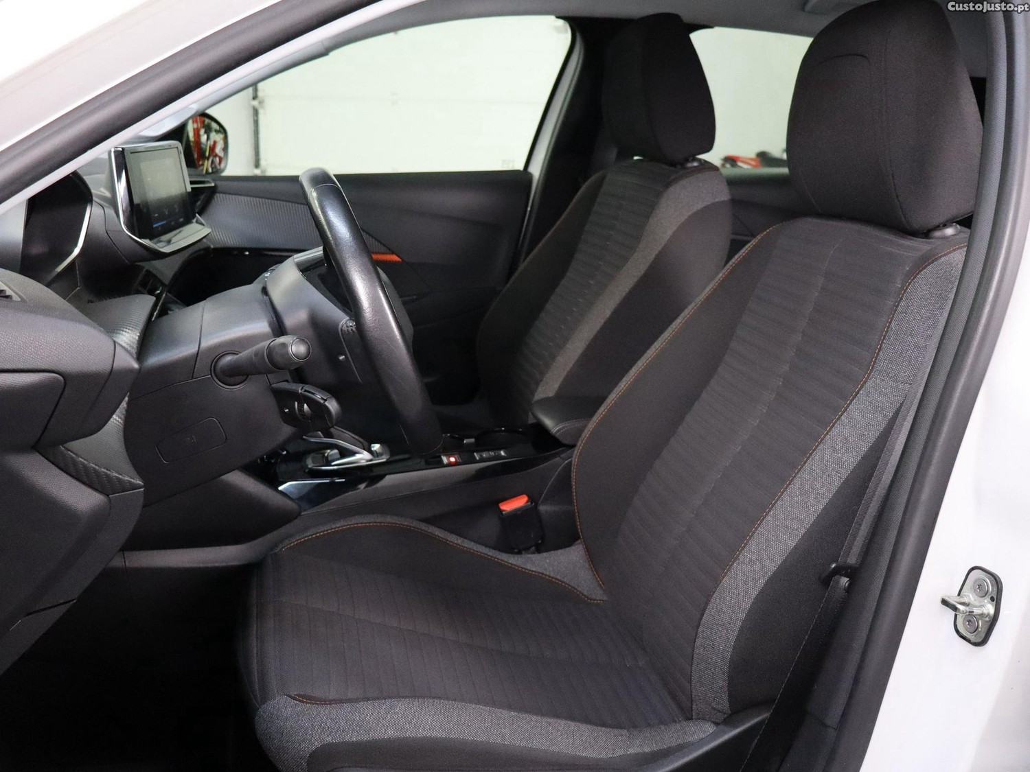Peugeot 208 50 kWh Active — fotografia 18