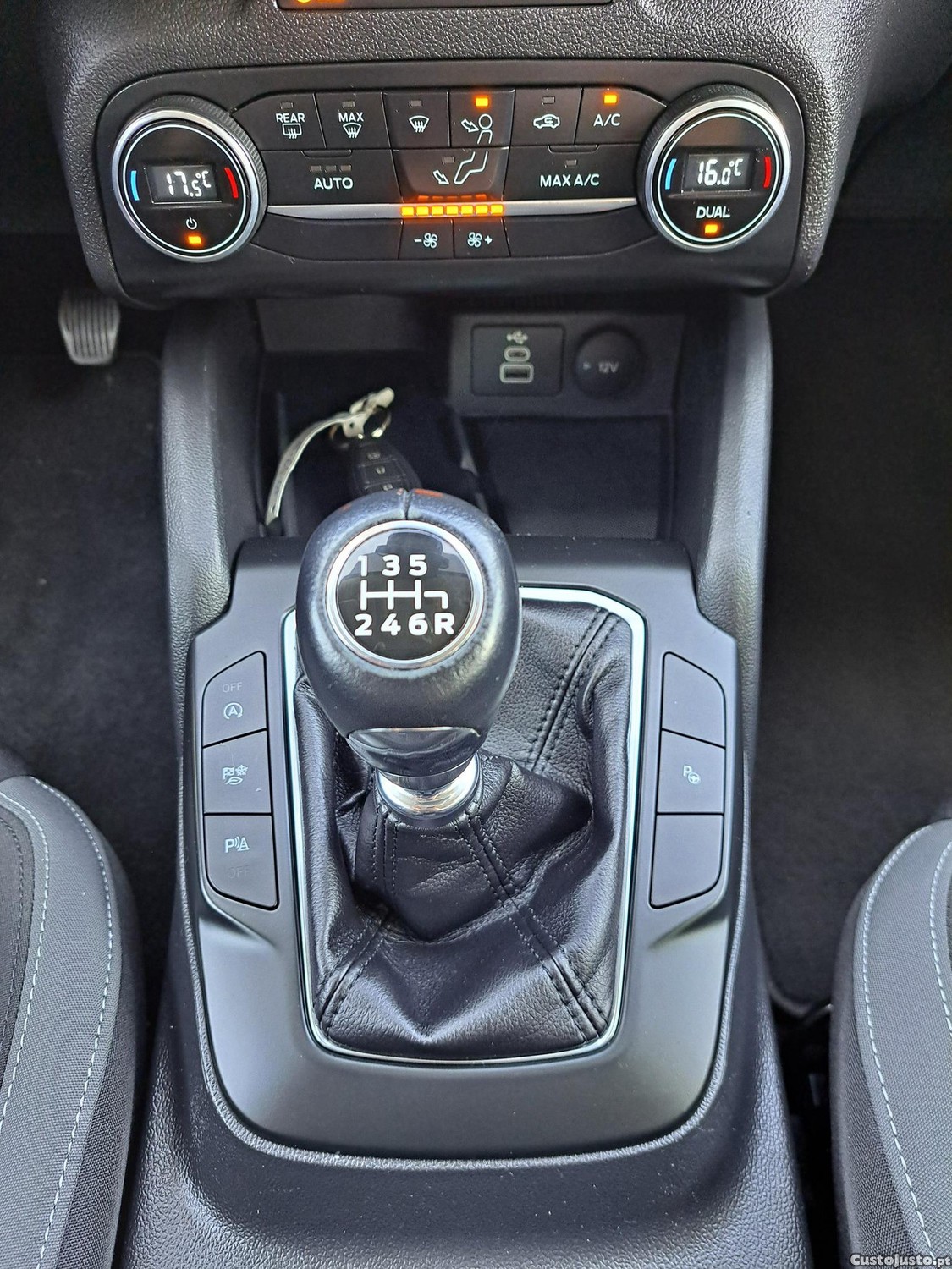 Ford Focus 1.0 EcoBoost MHEV Connected — fotografia 12