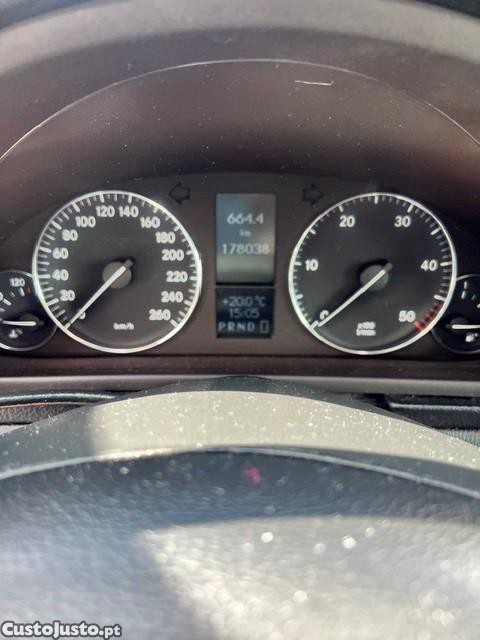 Mercedes-Benz C 220 CDI Auto Classic — fotografia 3
