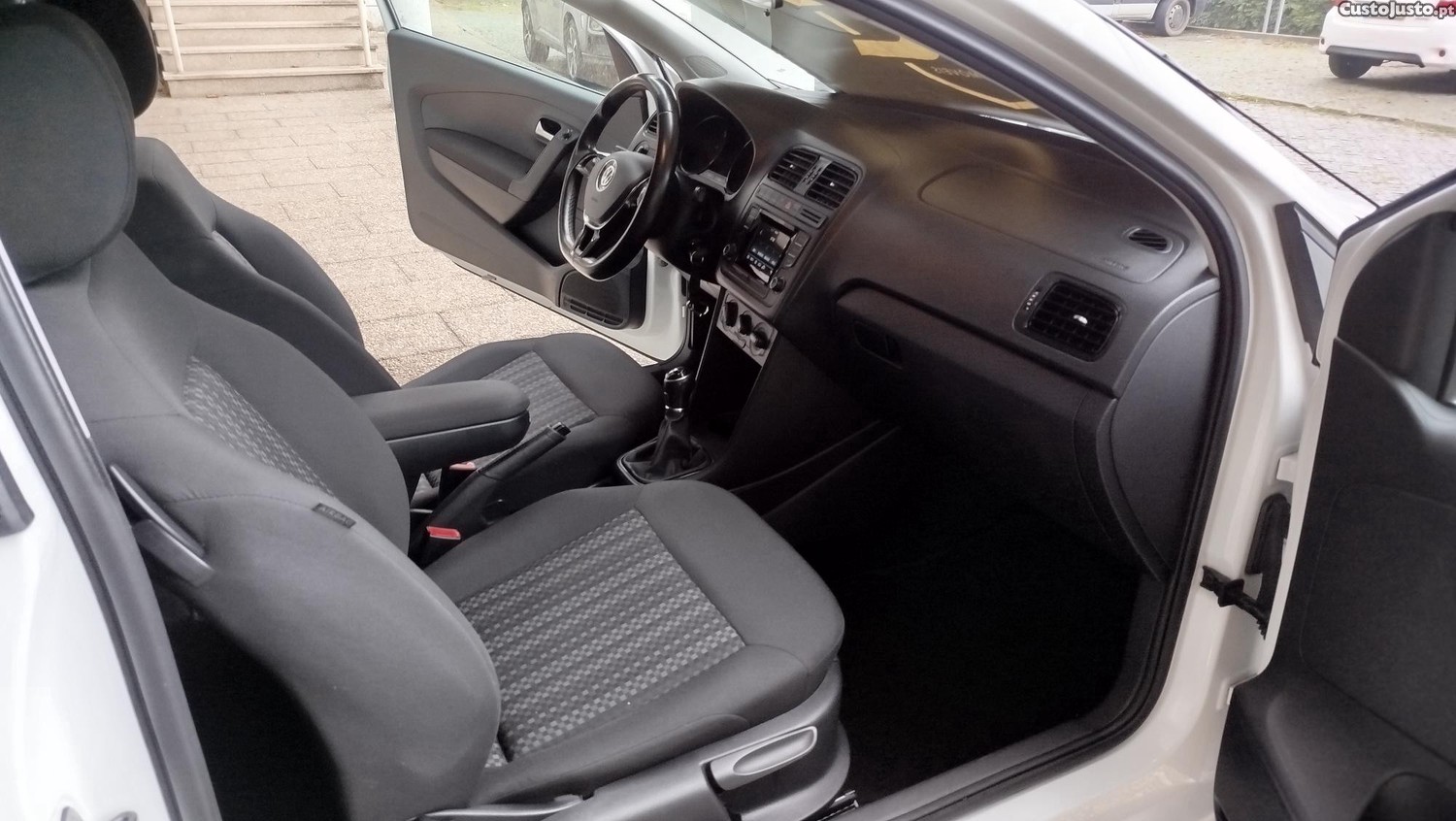 Volkswagen Polo 1.4 TDi Comfortline — fotografia 13