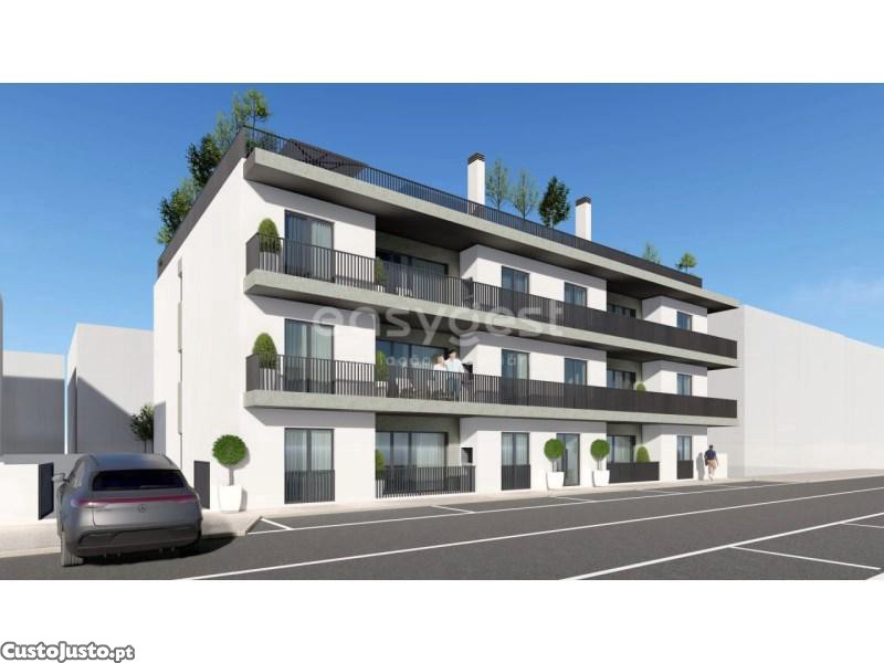 T2 Em Prédio Moderno Com Piscina E Vista De Mar