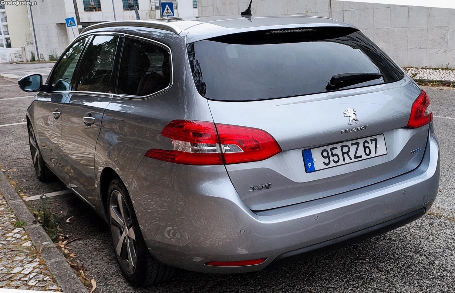 Peugeot 308 SW 1.6 BlueHDi Allure Nacional — fotografia 4
