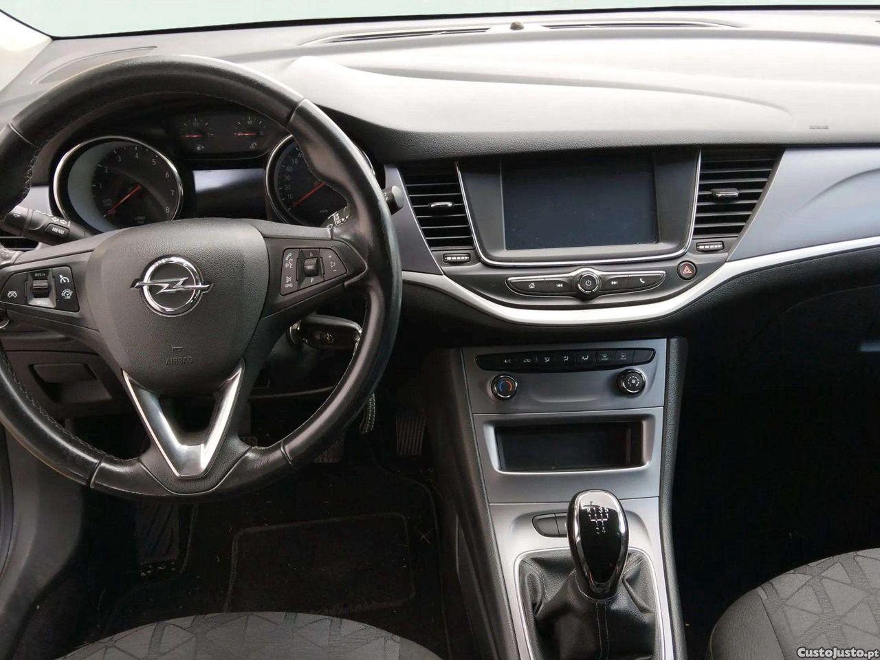 Opel Astra Sports Tourer 1.0 Dynamic Sport S/S — fotografia 12