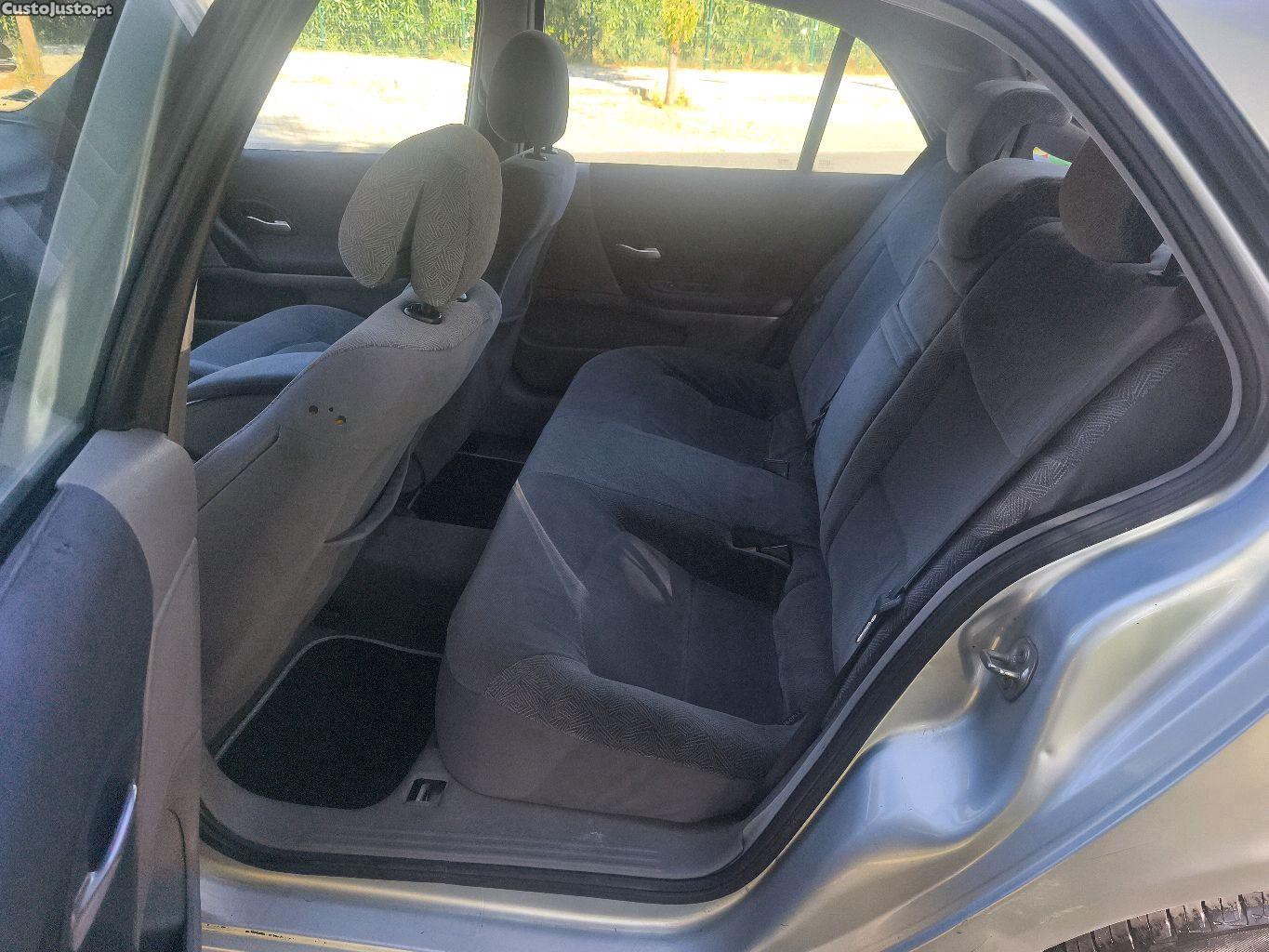 Renault Laguna II 1.6 16V — fotografia 4