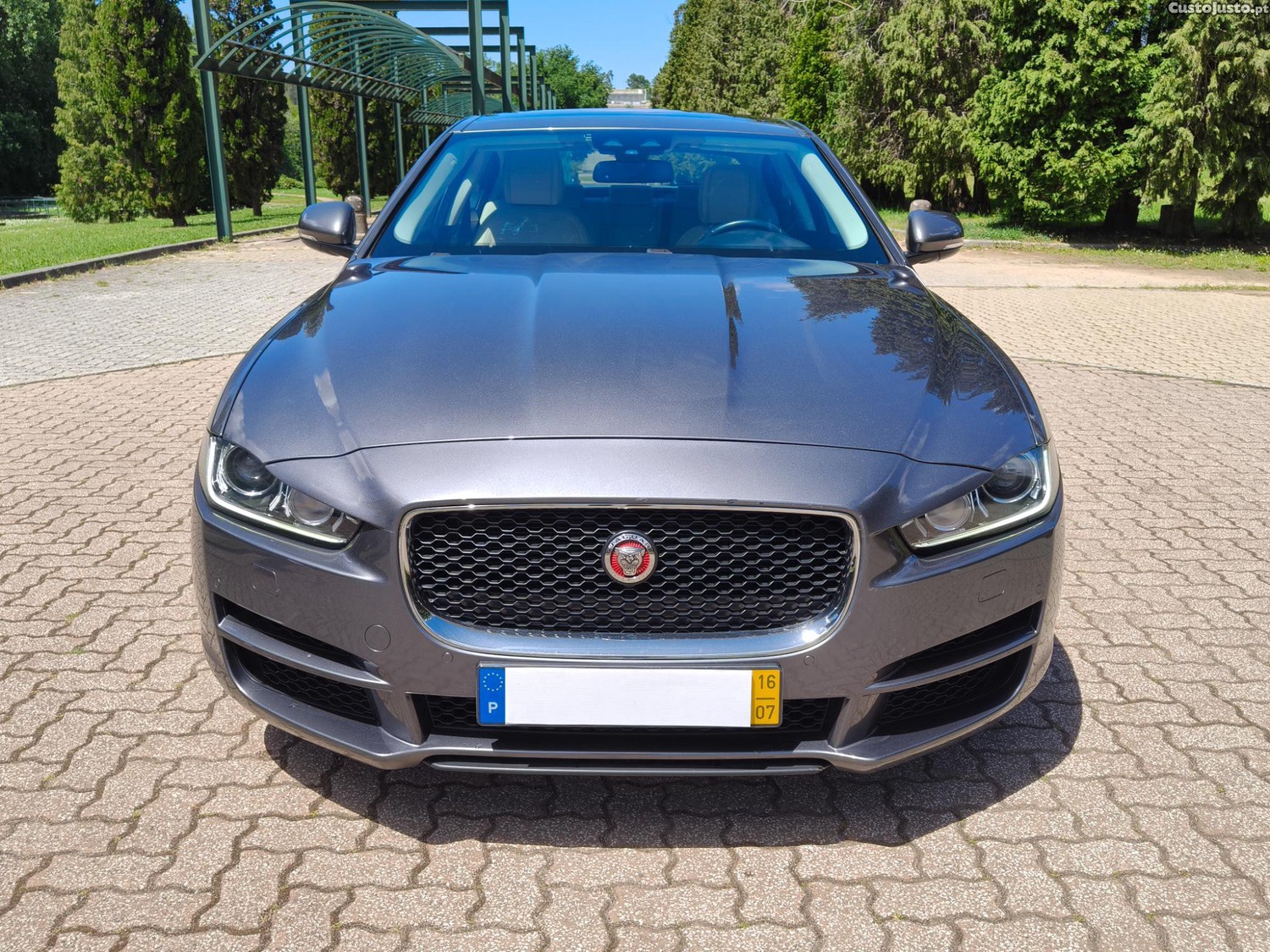 Jaguar XE 2.0 D Prestige 1 dono — photo 2