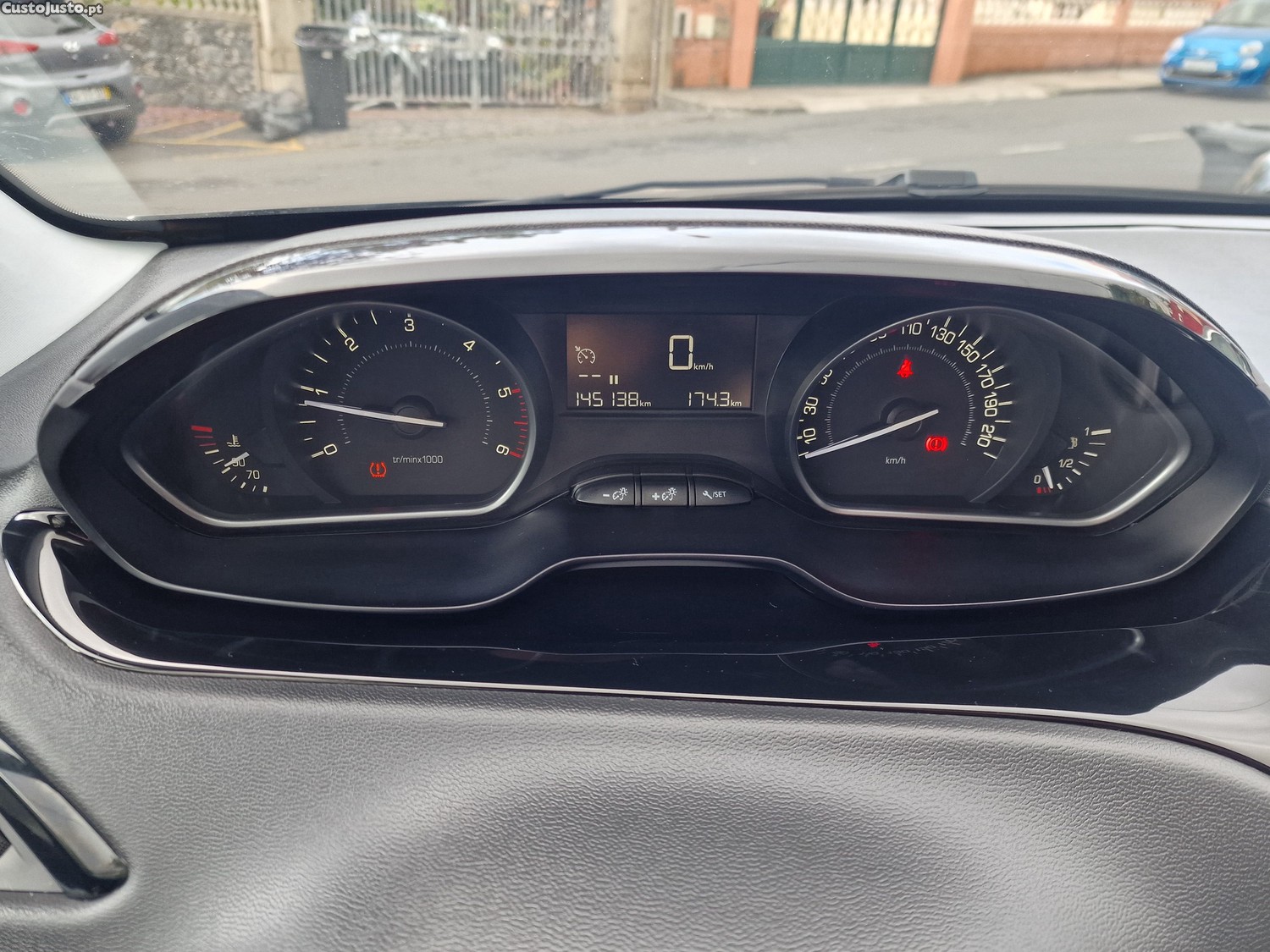 Peugeot 208 1.5 HDI STYLE 100CV — fotografia 17