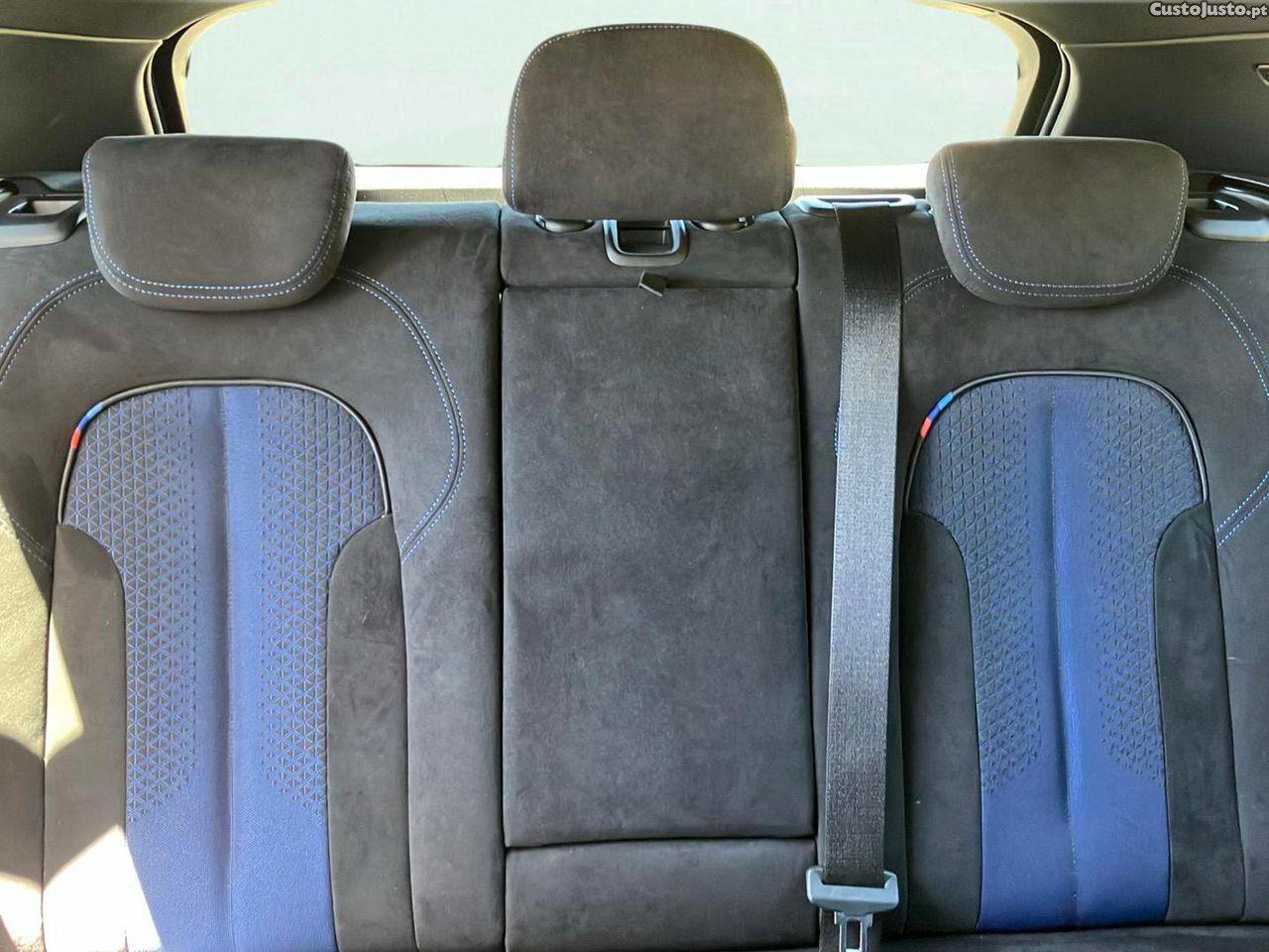 BMW 118 i Pack Desportivo M Auto — fotografia 4
