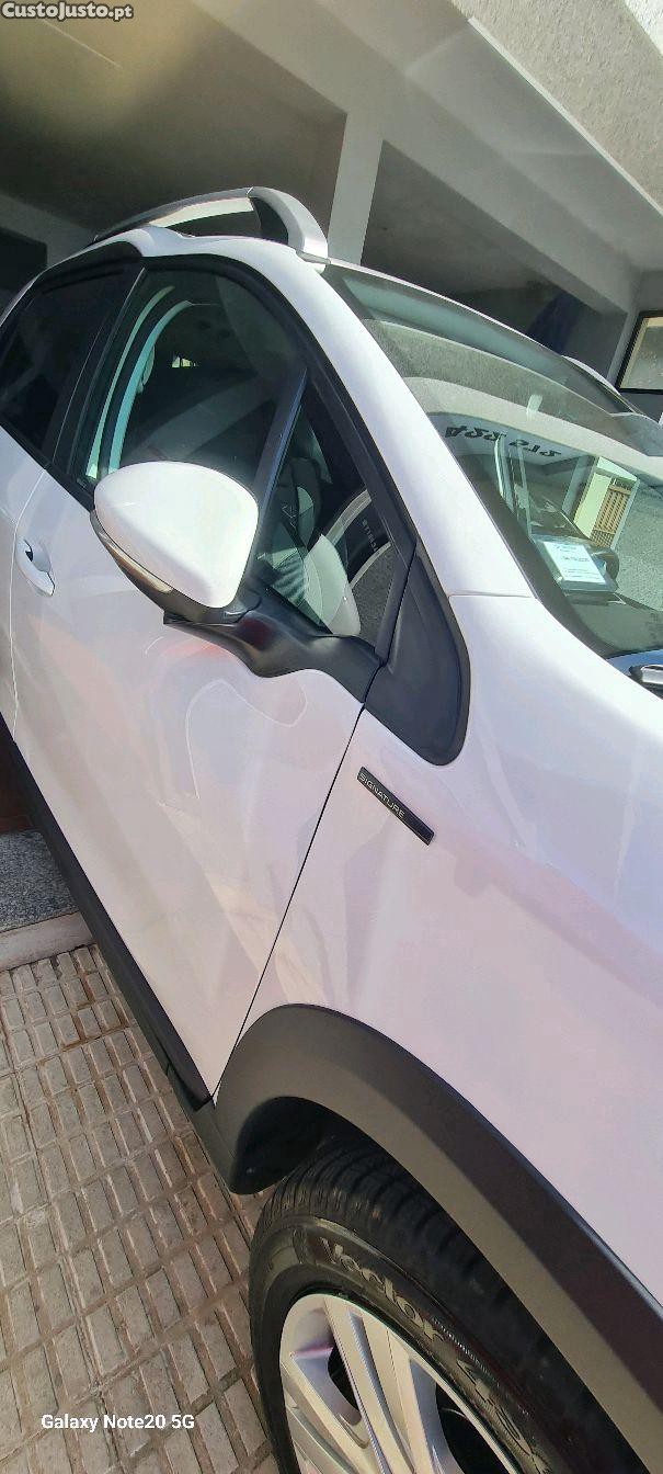 Peugeot 2008 1.5 blue hdi — fotografia 3