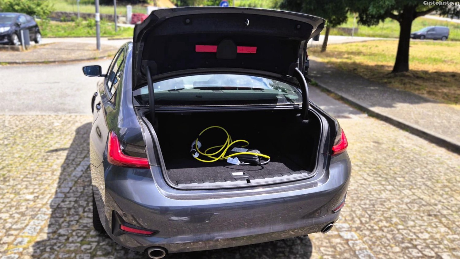 BMW 330 e — fotografia 2