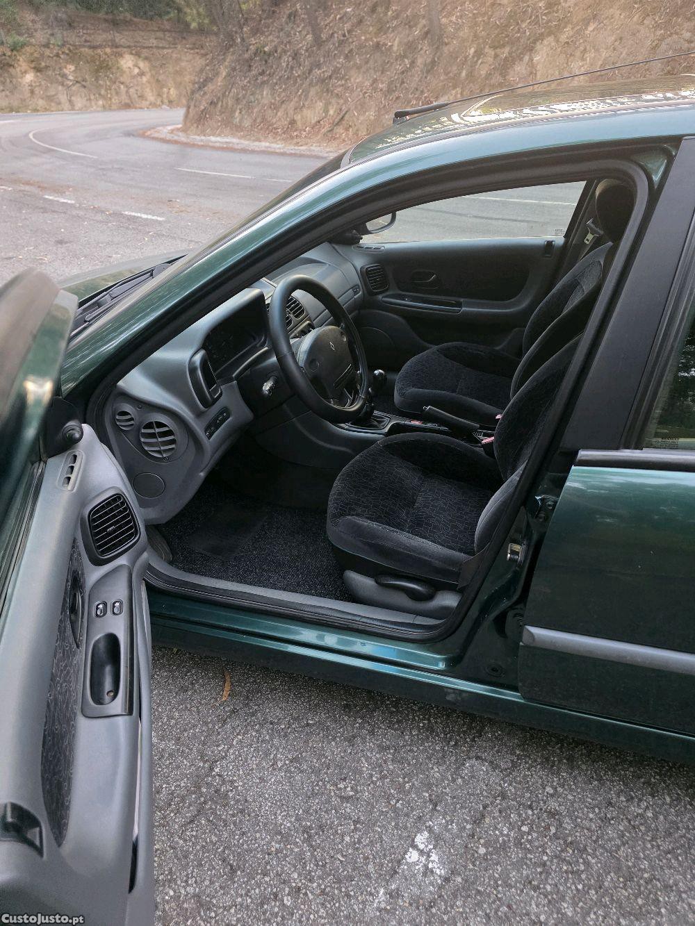 Renault Laguna 1.8 Gasolina — fotografia 3