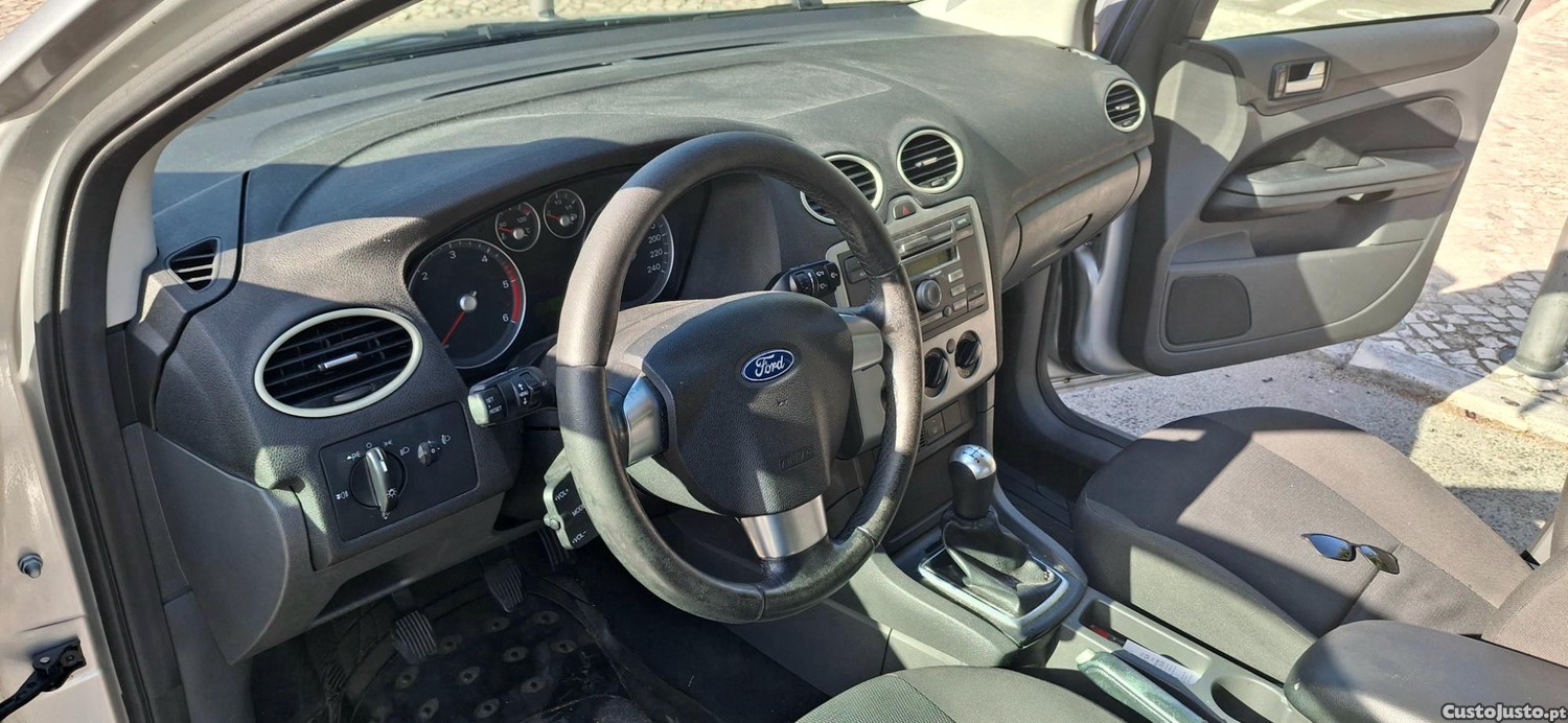 Ford Focus () — fotografia 11