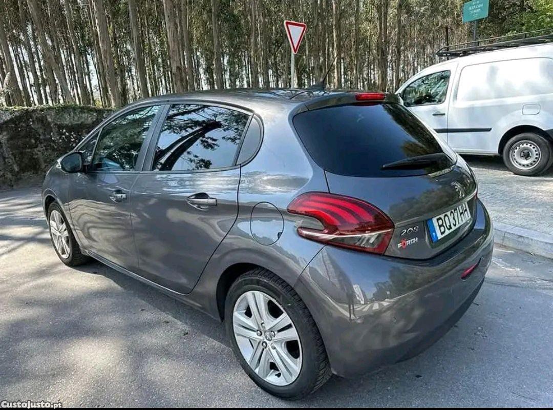 Peugeot 208 1.2 82 CV ano 2019 bom estado — fotografia 8