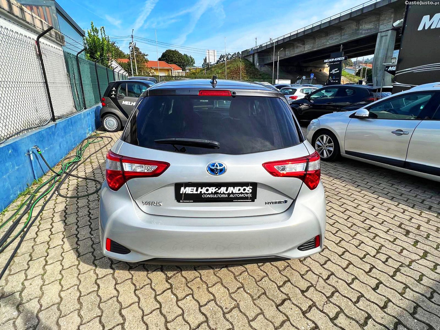 Toyota Yaris 1.5 HSD 20 Anos - 19 foto 3