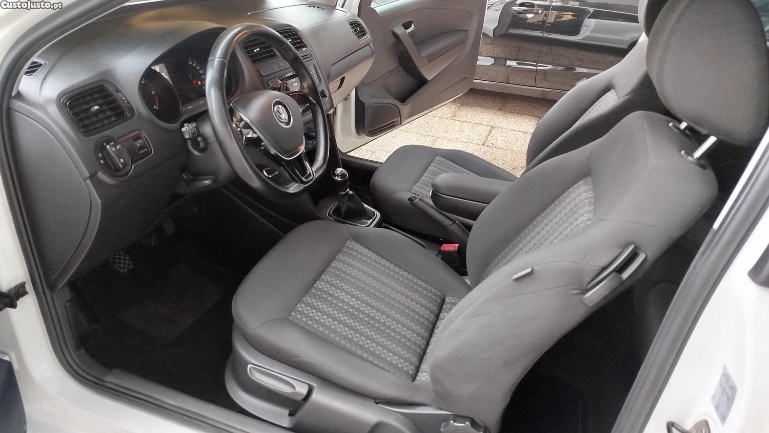 Volkswagen Polo 1.4 TDi Comfortline — fotografia 15