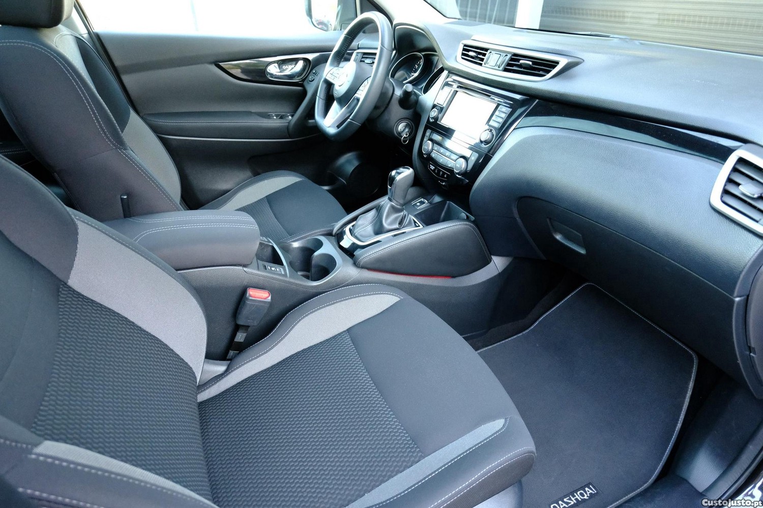 Nissan Qashqai 1.2 DIG-T AcentaConnect Xtronic — fotografia 14