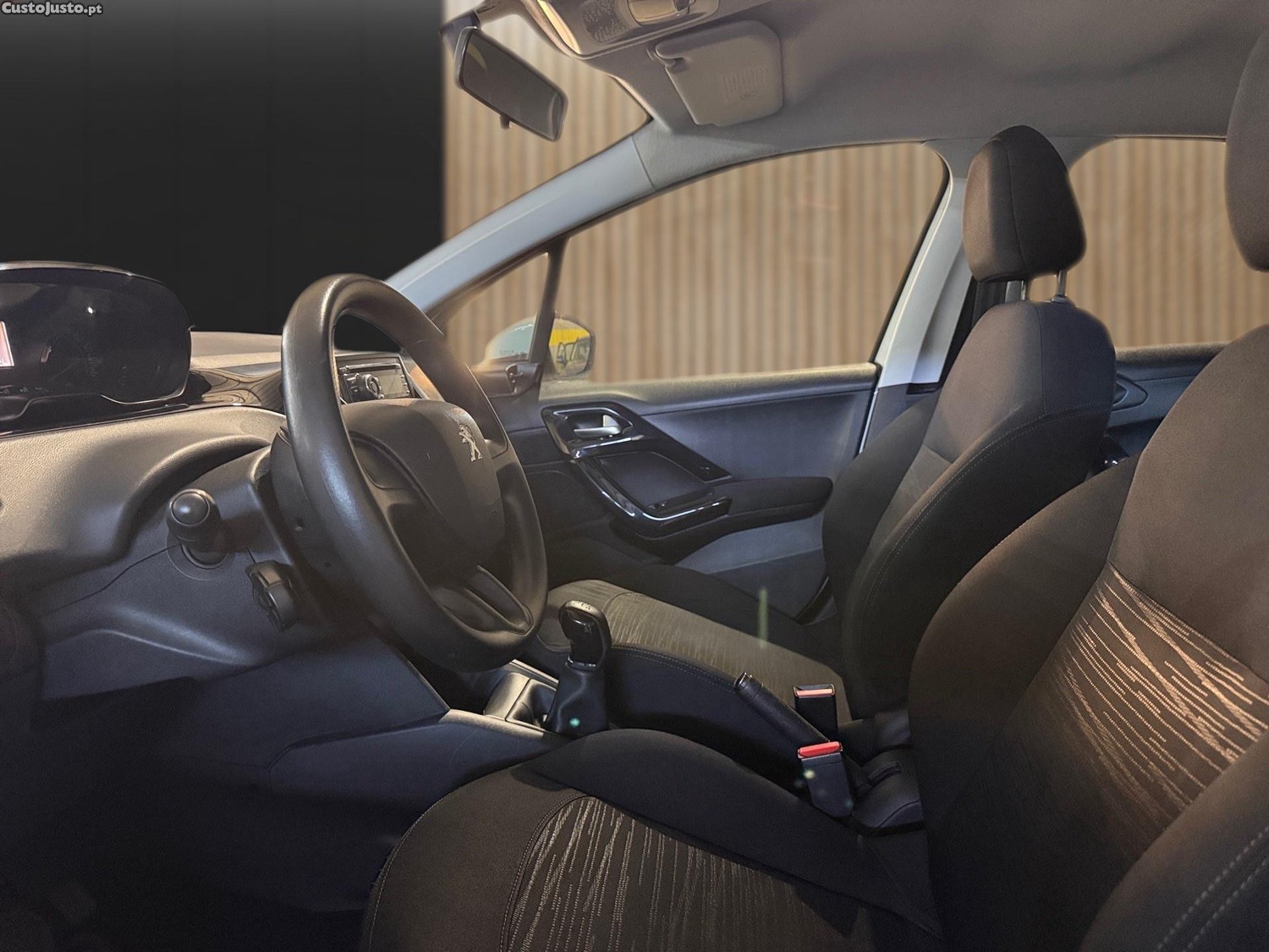 Peugeot 208 1.4 HDI — fotografia 6