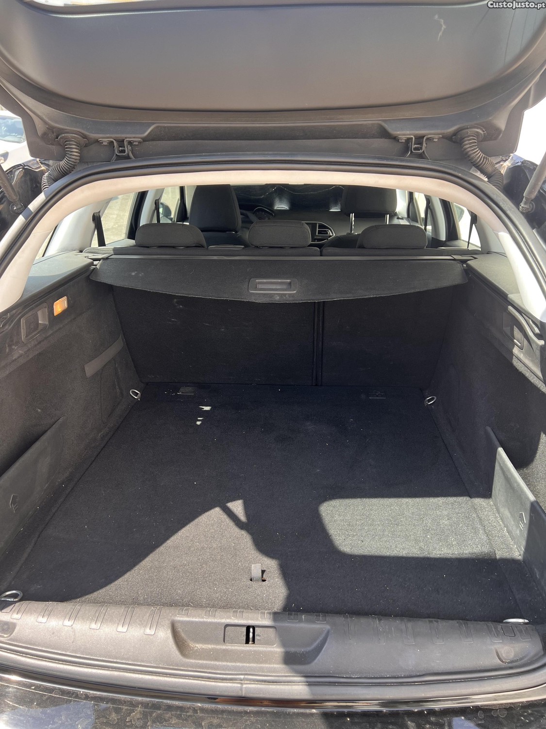 Peugeot 308 SW 1.2 PureTech 130 S&S Allure — fotografia 8