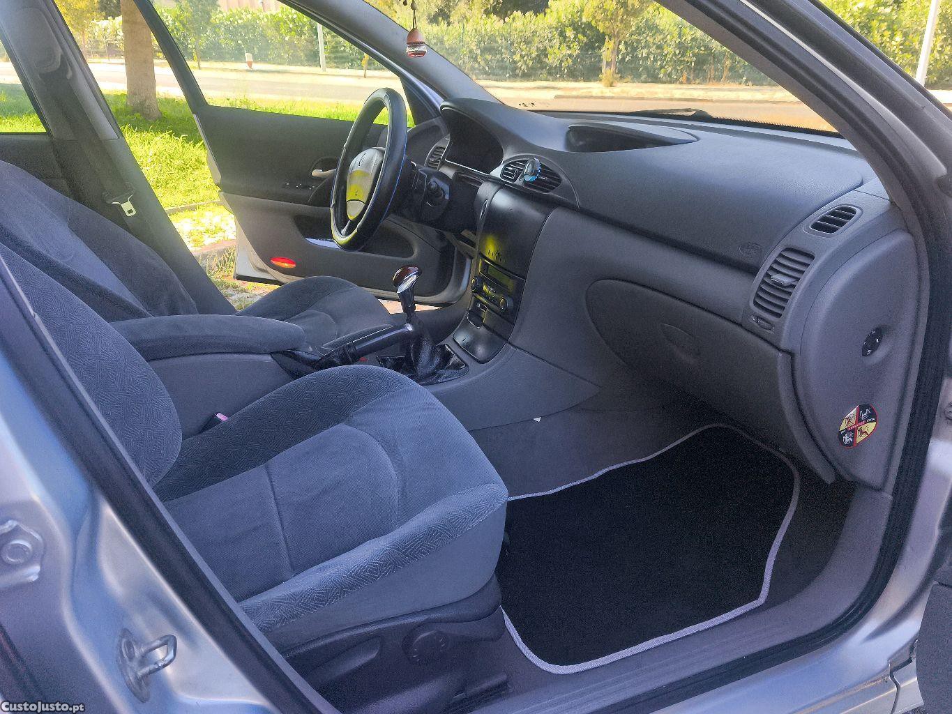 Renault Laguna II 1.6 16V — fotografia 6