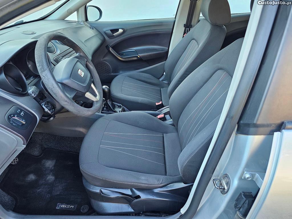 SEAT Ibiza 1.2Tdi 75cv 190.000km 07/2012 — fotografia 5