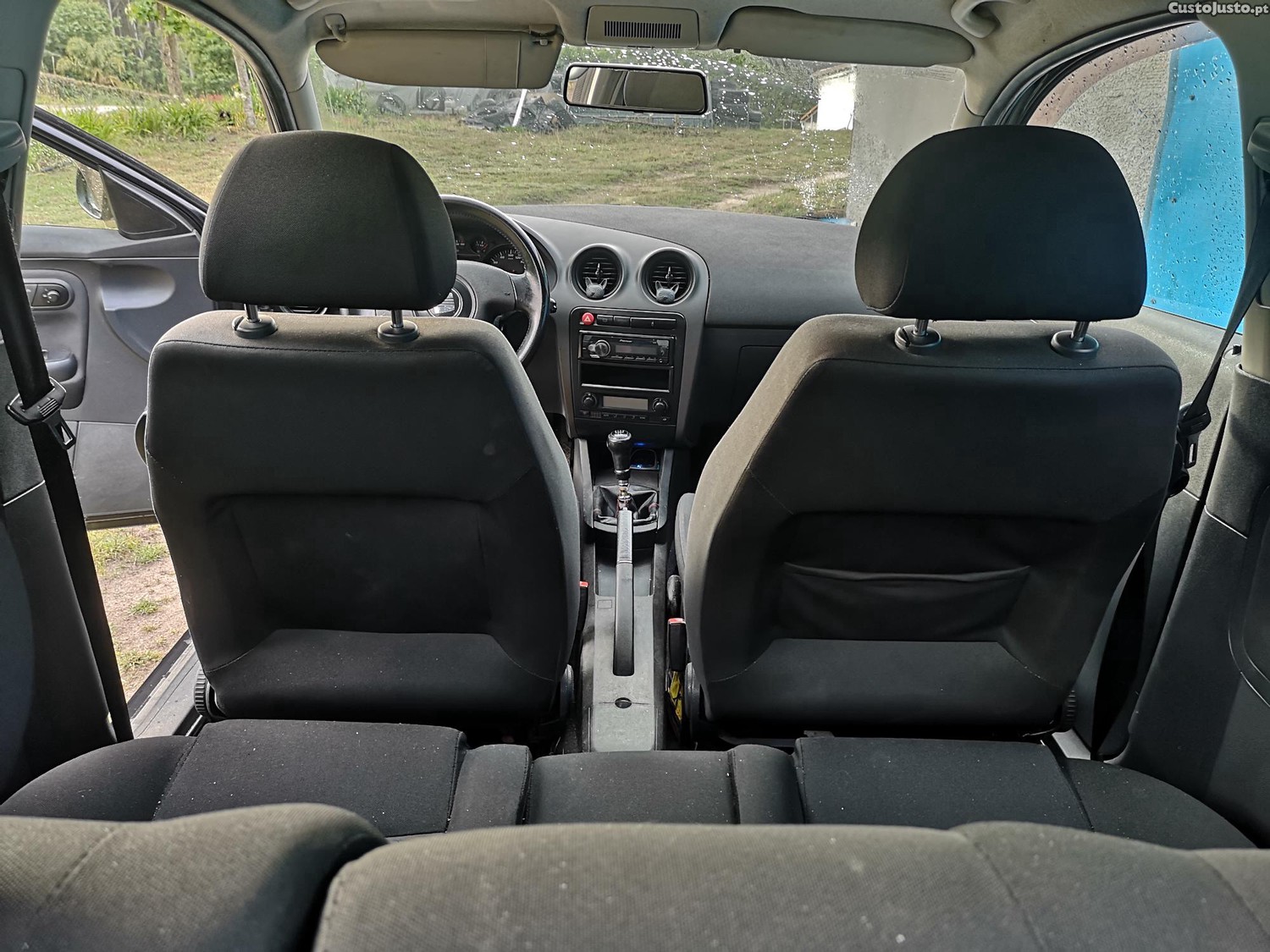 SEAT Ibiza 1.4 16v sport — fotografia 3