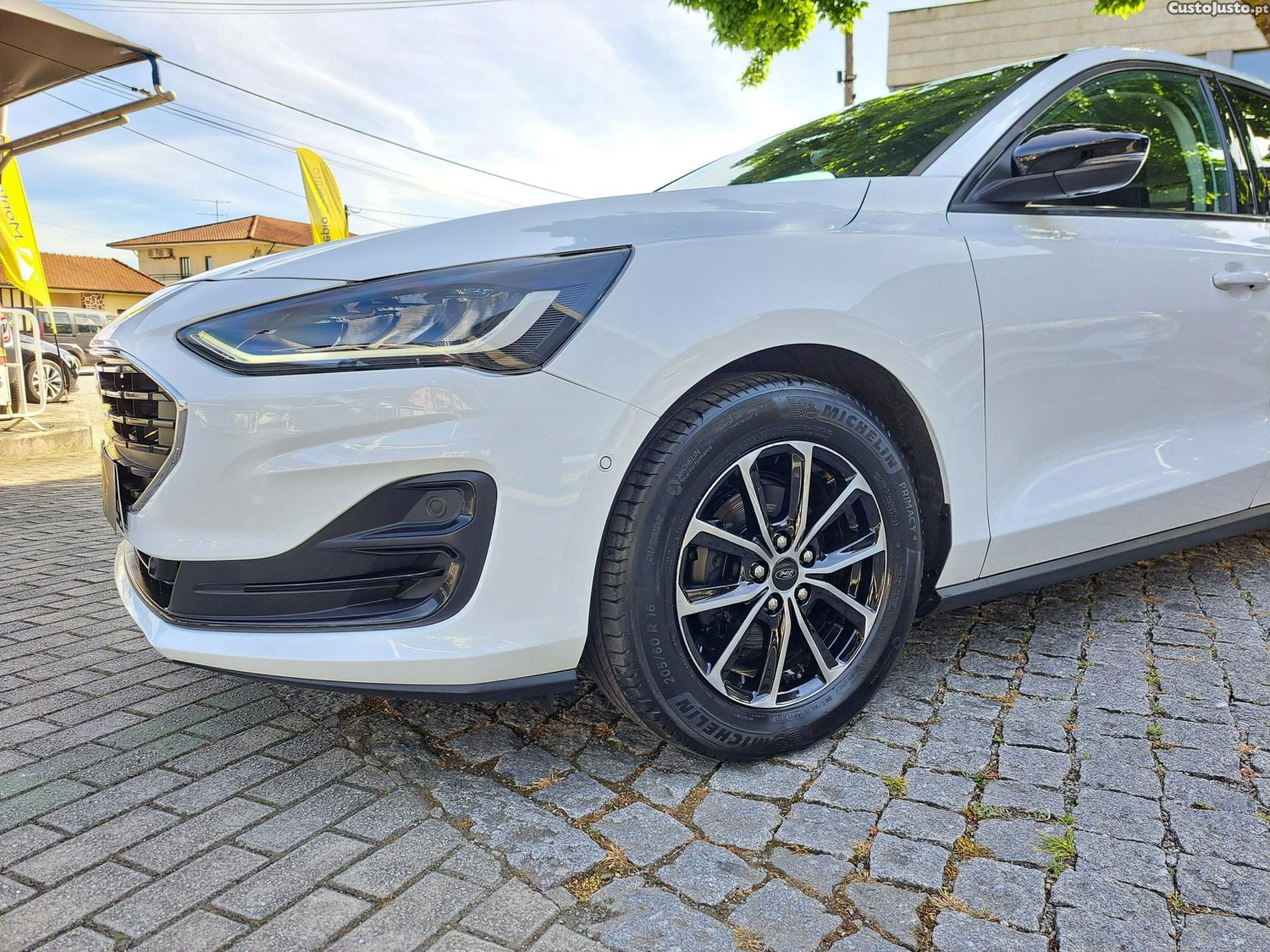 Ford Focus 1.0 EcoBoost MHEV Connected — fotografia 4