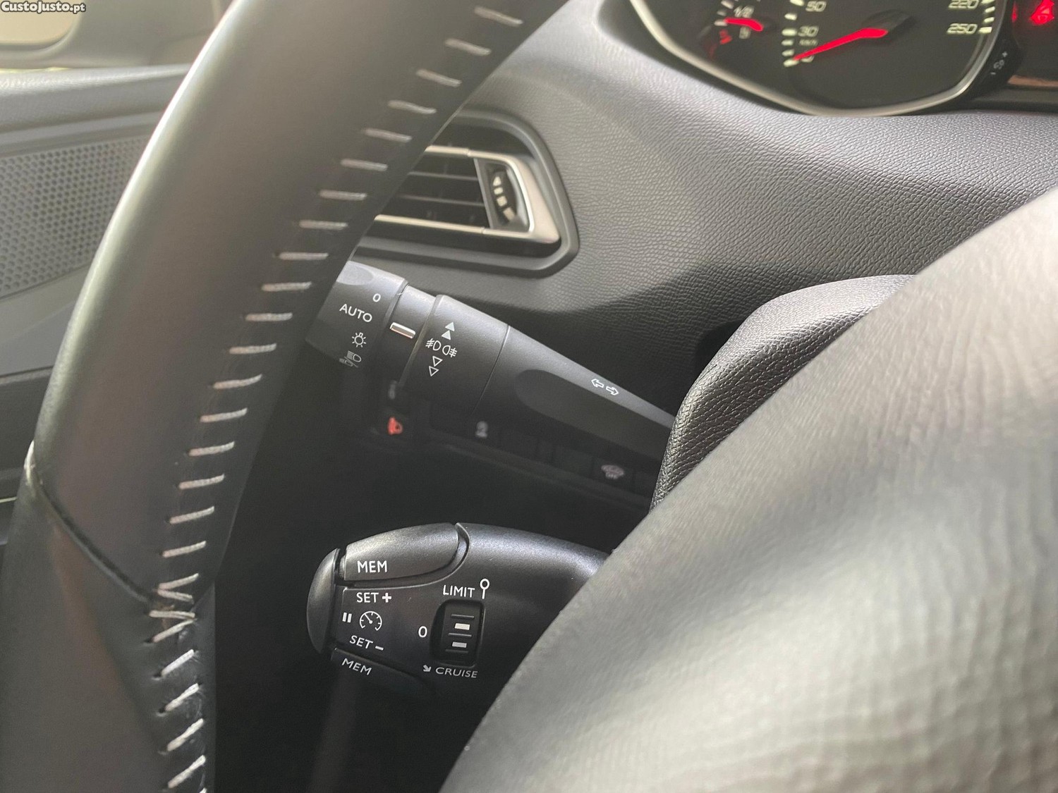 Peugeot 308 1.5 BlueHDi Style — fotografia 11