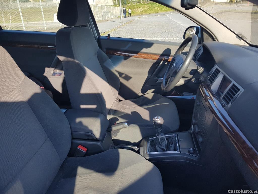 Opel Vectra C 2.2DTI — fotografia 2