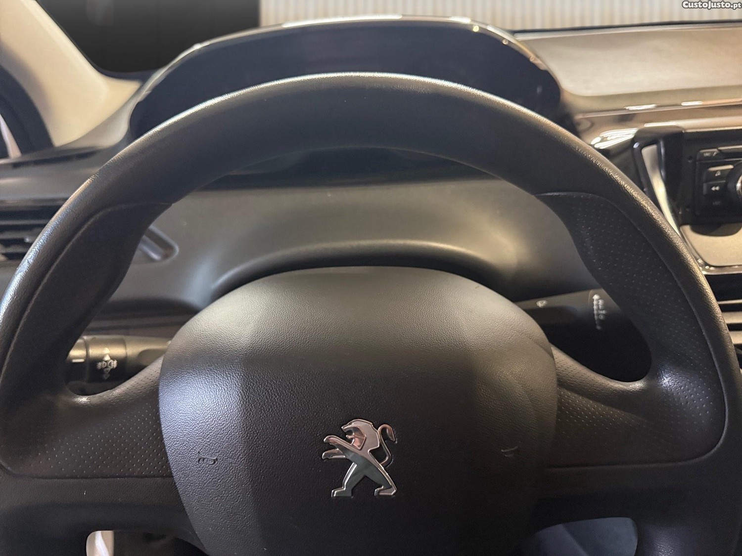Peugeot 208 1.4 HDI — fotografia 5