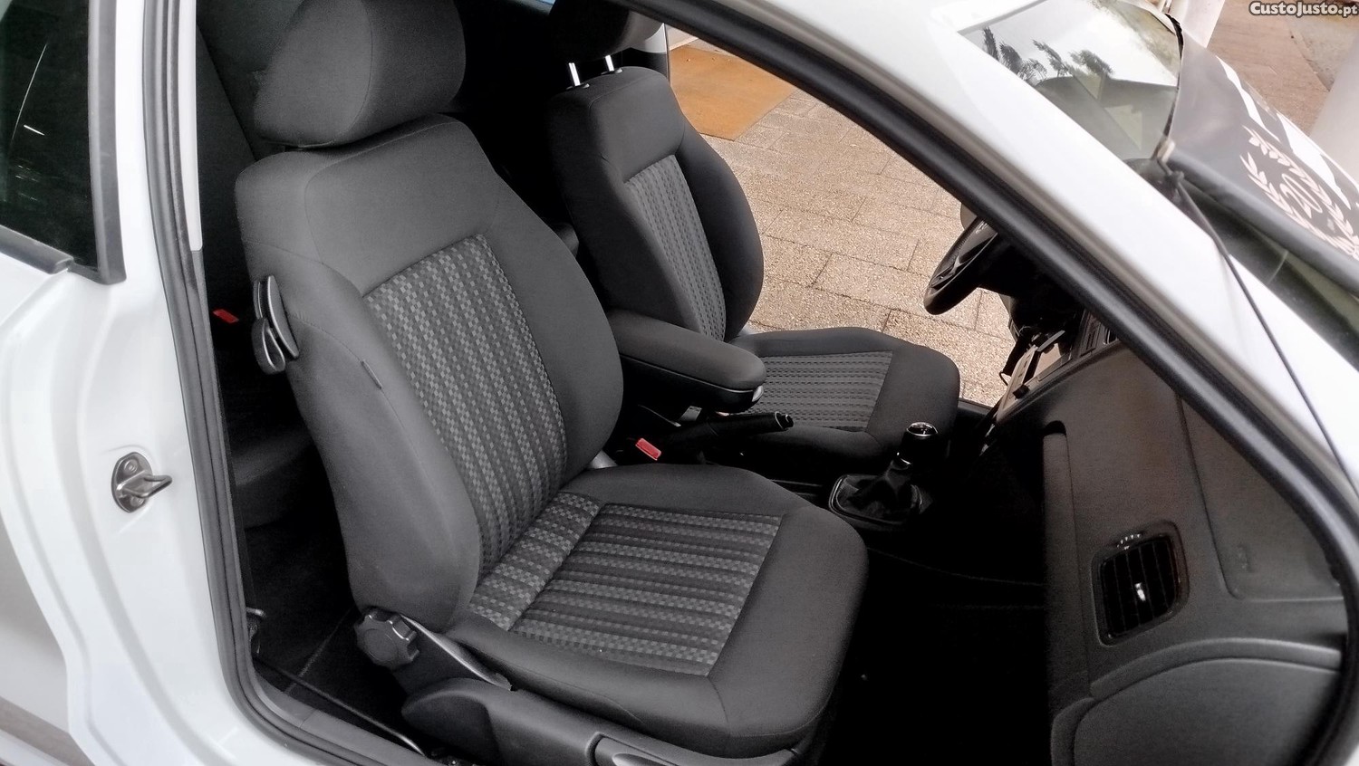 Volkswagen Polo 1.4 TDi Comfortline — fotografia 7