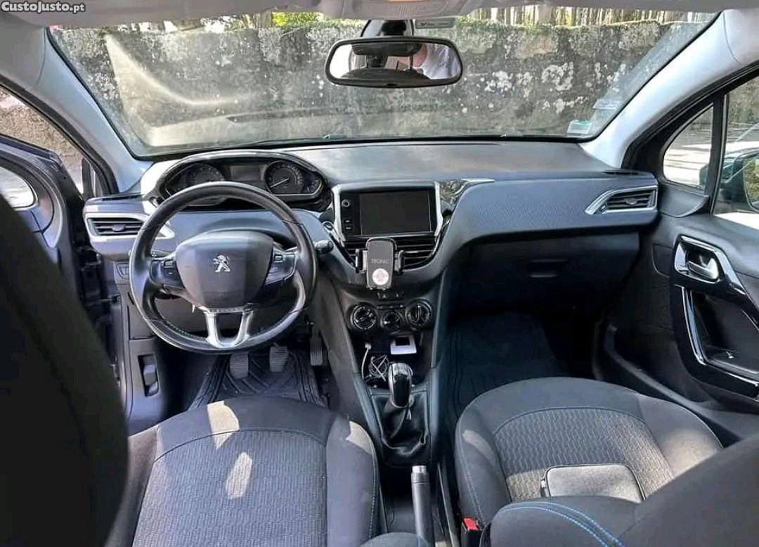 Peugeot 208 1.2 82 CV ano 2019 bom estado — fotografia 4