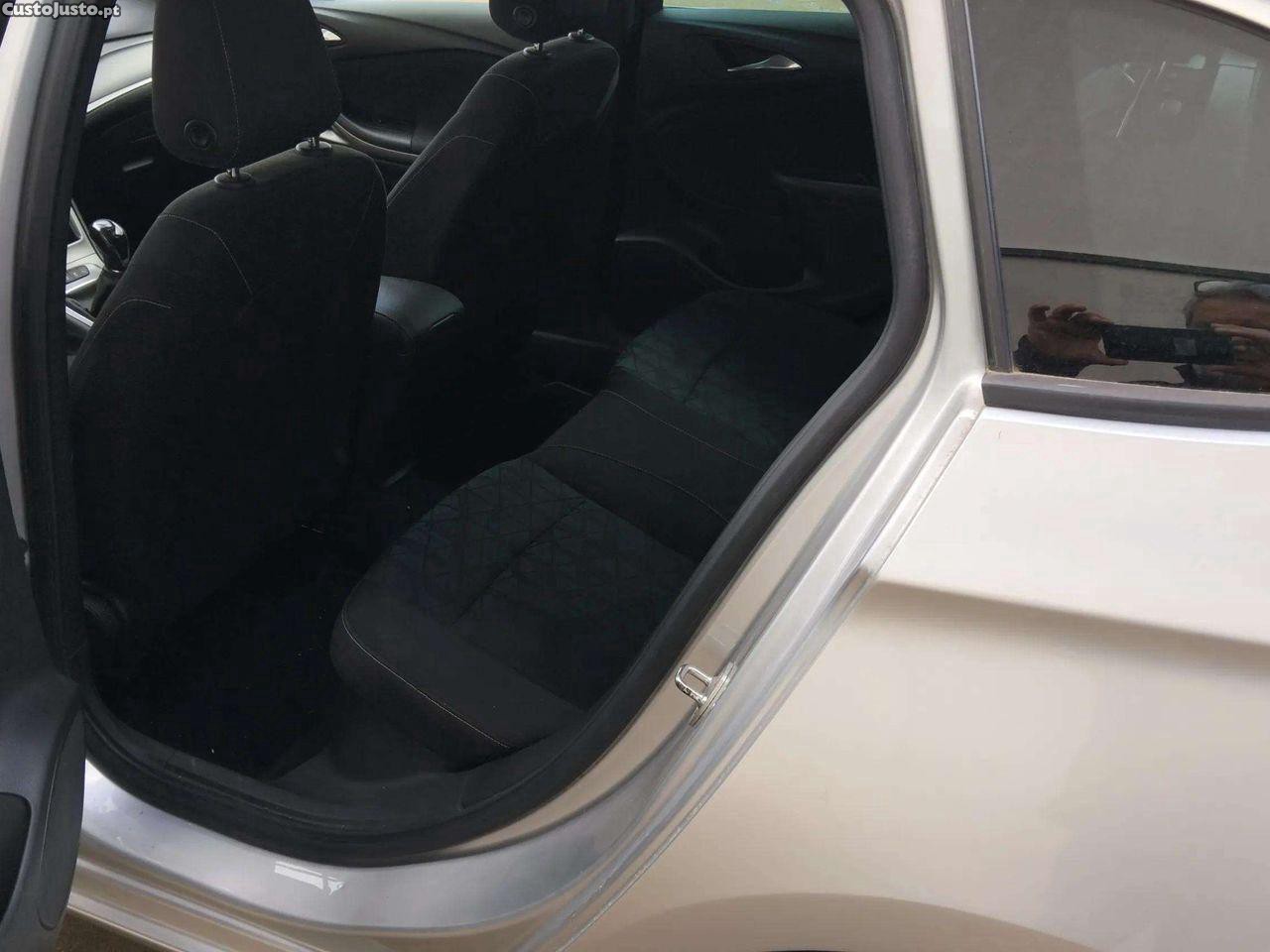 Opel Astra Sports Tourer 1.0 Dynamic Sport S/S — fotografia 8