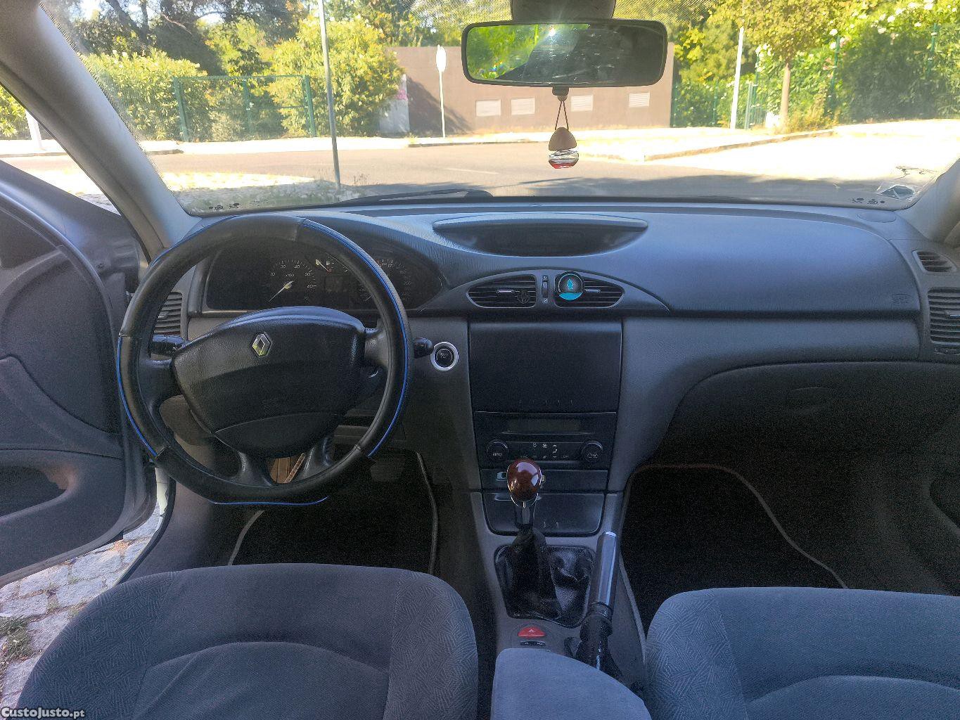 Renault Laguna II 1.6 16V — fotografia 5