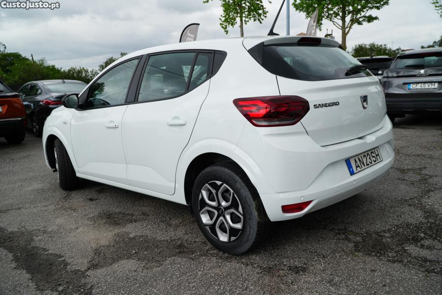 Dacia Sandero 1.0 SCe Essential — fotografia 8