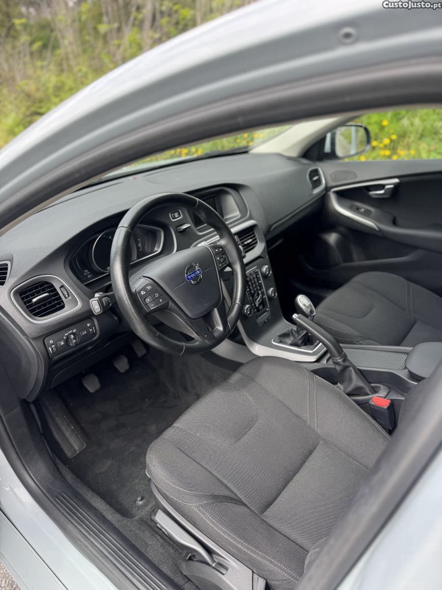 Volvo V40 1.6 D2 Momentum — fotografia 7
