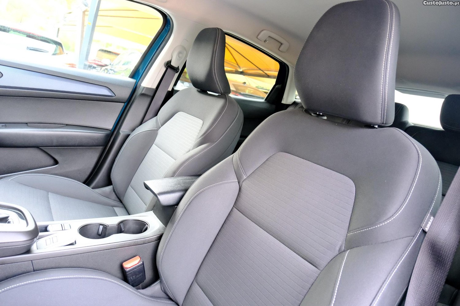 Renault Arkana 1.3 TCe Evolution EDC — fotografia 18