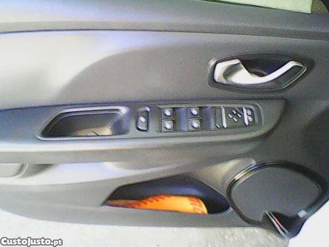 Renault Clio 1500-DCI-Diesel de 90-Cavalos — fotografia 6