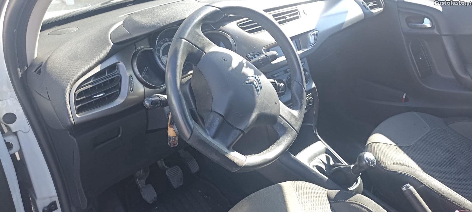 Citroën C3 1.2 Gasolina Literalmente Impecável sò 97500kms — fotografia 5