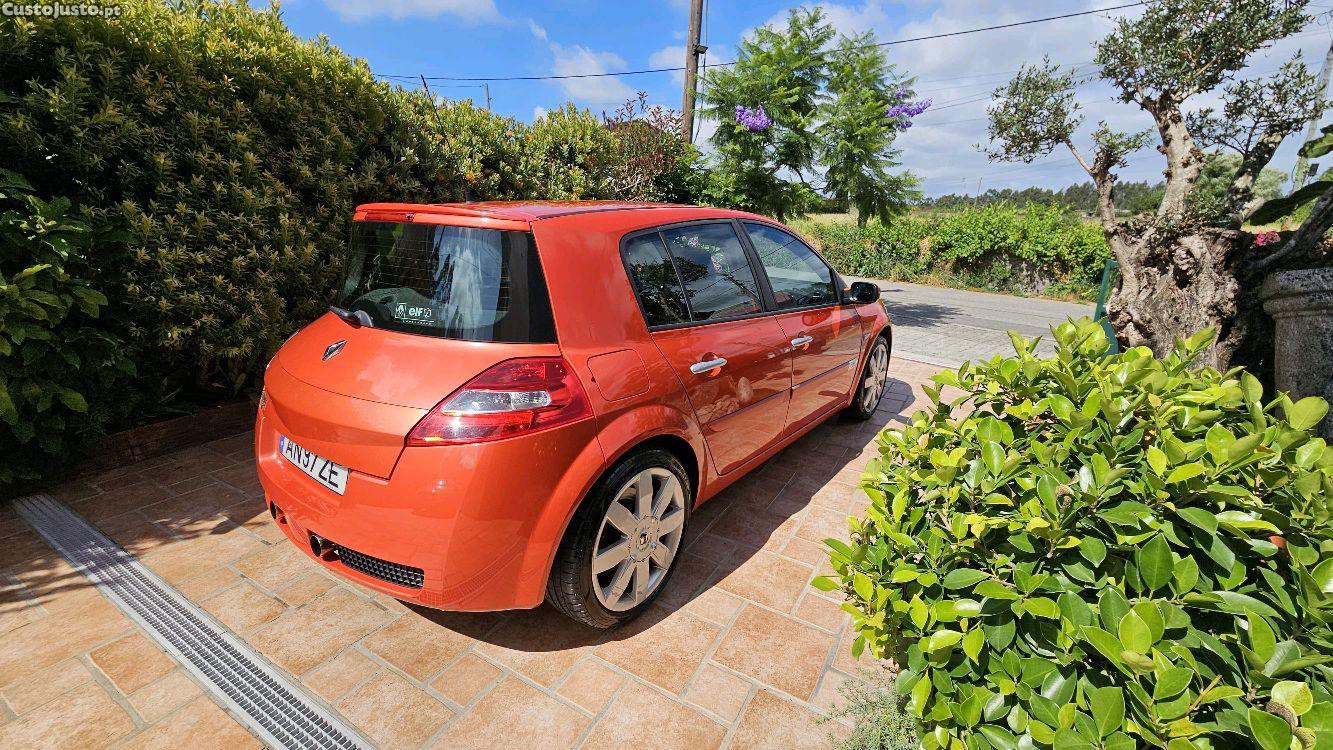 Renault Laguna RS 2.0 - 04 — photo 5