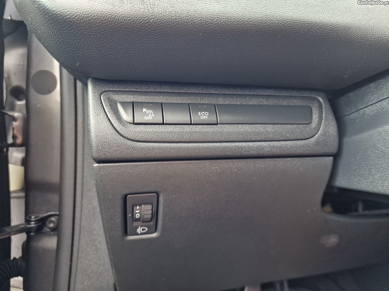 Peugeot 208 1.5 HDI STYLE 100CV — fotografia 5