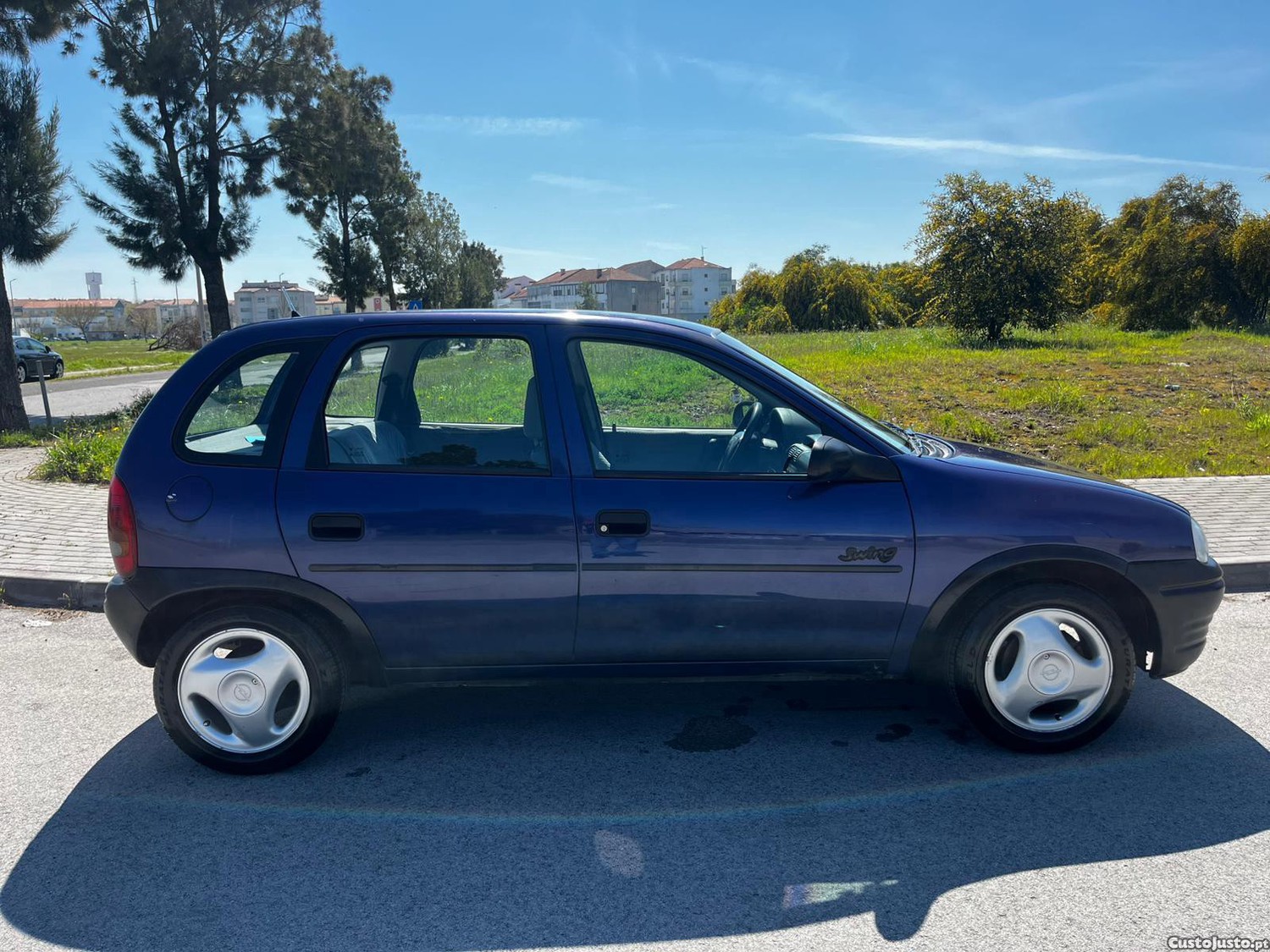 Opel Corsa 1.2i gasolina com 193000 km — fotografia 4